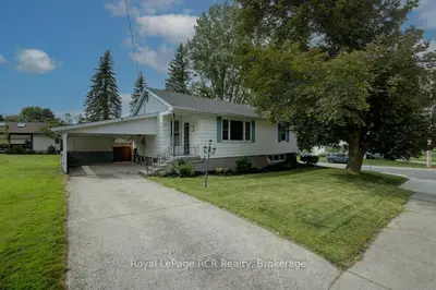 Detached in Minto