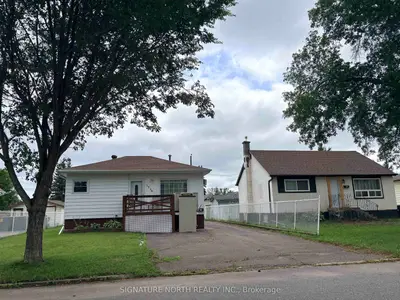 Detached in Thunder Bay