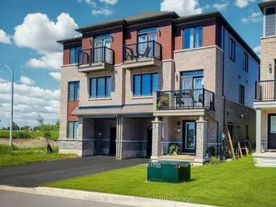 Att/Row/Townhouse in Haldimand