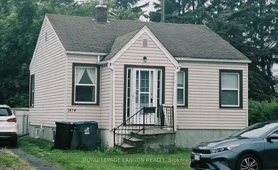 Detached in Thunder Bay