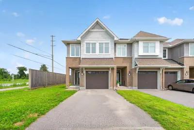 Att/Row/Townhouse in Blossom Park - Airport and Area