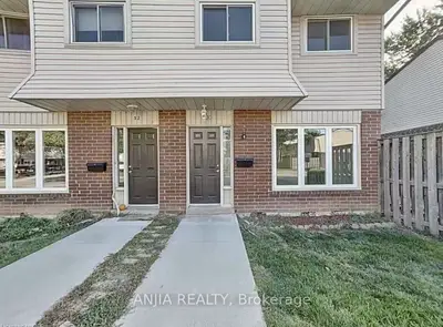 Condo Townhouse in St. Catharines
