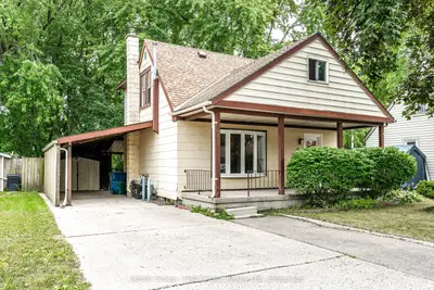Detached in Stratford