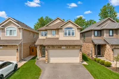 Detached in Niagara Falls