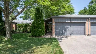 Condo Townhouse in London North
