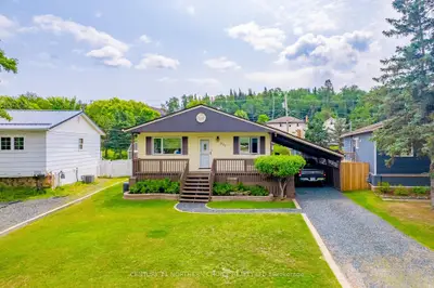 Detached in Kenora
