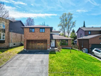 Detached in North Bay