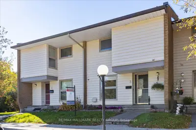 Condo Townhouse in Kanata