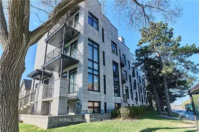 Att/Row/Townhouse in McKellar Heights - Glabar Park and Area
