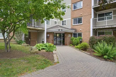 Condo Apartment in Manor Park - Cardinal Glen and Area