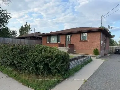 Detached in Thunder Bay