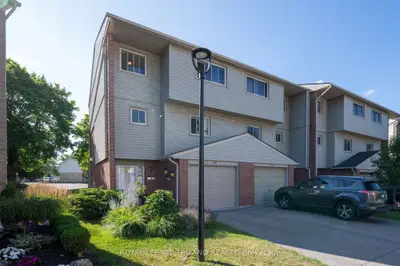 300 Sandringham Crescent 14, London South, On N6c 5b4