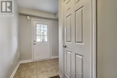 70 Knotty Pine Avenue, Cambridge, On N3h 0e2