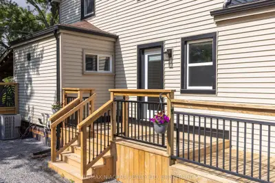 93 First Street, Welland, On L3b 4r8
