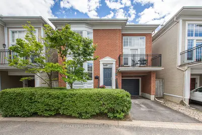 Detached in Manor Park - Cardinal Glen and Area