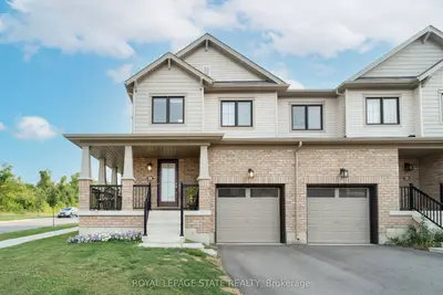 Att/Row/Townhouse in Hamilton