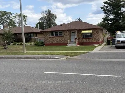 Detached in Thunder Bay