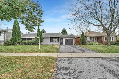 Detached in Niagara Falls