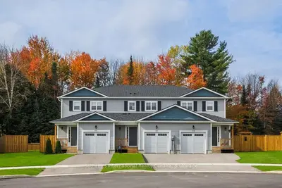 Att/Row/Townhouse in Meaford