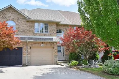 Att/Row/Townhouse in Hamilton