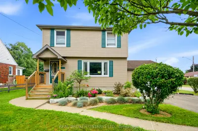 Detached in Niagara Falls