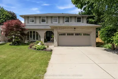 105 San Fernando Drive, Hamilton, On L9c 2c3