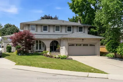 105 San Fernando Drive, Hamilton, On L9c 2c3