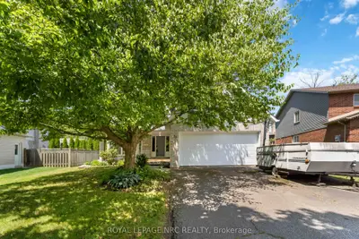 Detached in Pelham