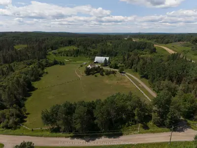 Detached in Thunder Bay Remote Area