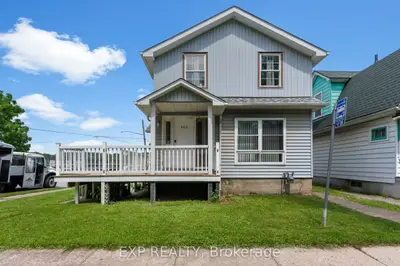 Detached in Niagara Falls