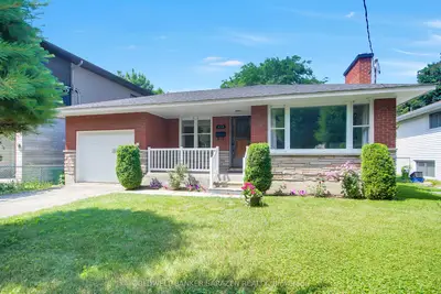 Detached in Britannia Heights - Queensway Terrace N and Area