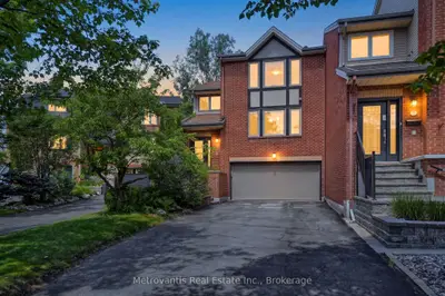 Semi-Detached in Manor Park - Cardinal Glen and Area