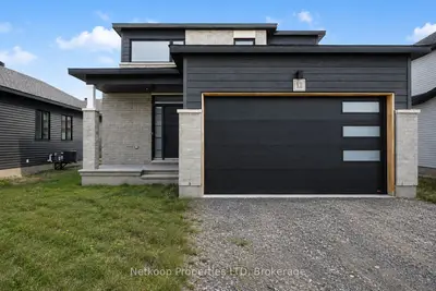Detached in Russell
