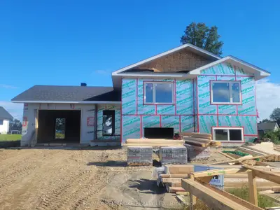 12 Eddy Crescent, Pembroke, On K8a 0m1