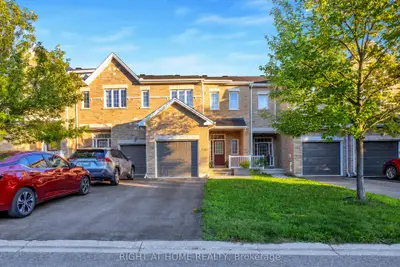 Att/Row/Townhouse in Kanata