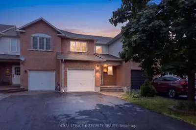 Att/Row/Townhouse in Hunt Club - South Keys and Area