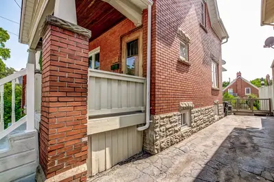 17 WHITNEY Place, Kitchener, ON N2G 2X6