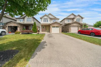 Detached in Niagara Falls