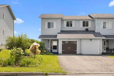 Att/Row/Townhouse in Carleton Place