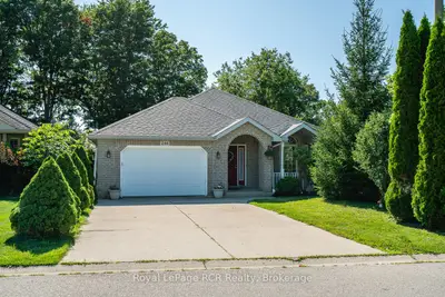 246 16th Avenue Crescent, Hanover, On N4n 3v3