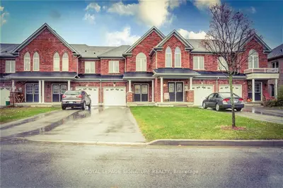 Att/Row/Townhouse in St. Catharines