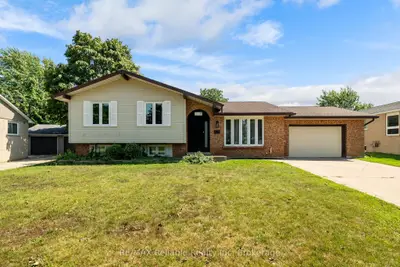 17 SUNCOAST Drive W, Goderich, ON N7A 4H1