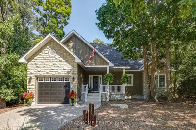 10047 Jennison Crescent, Lambton Shores, On N0m 1t0