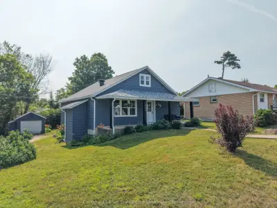Detached in Mattawa