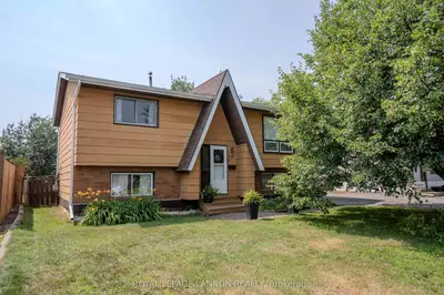 Detached in Thunder Bay