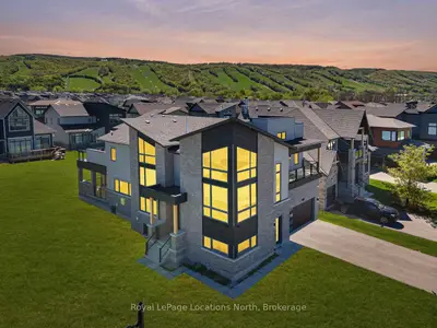 Detached in Blue Mountains