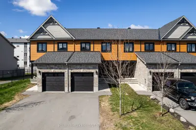 Att/Row/Townhouse in Russell