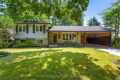 Detached in Niagara Falls