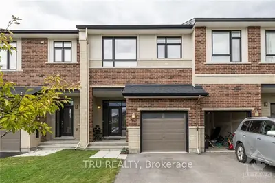 Att/Row/Townhouse in Blossom Park - Airport and Area