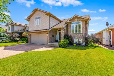 Detached in Niagara Falls